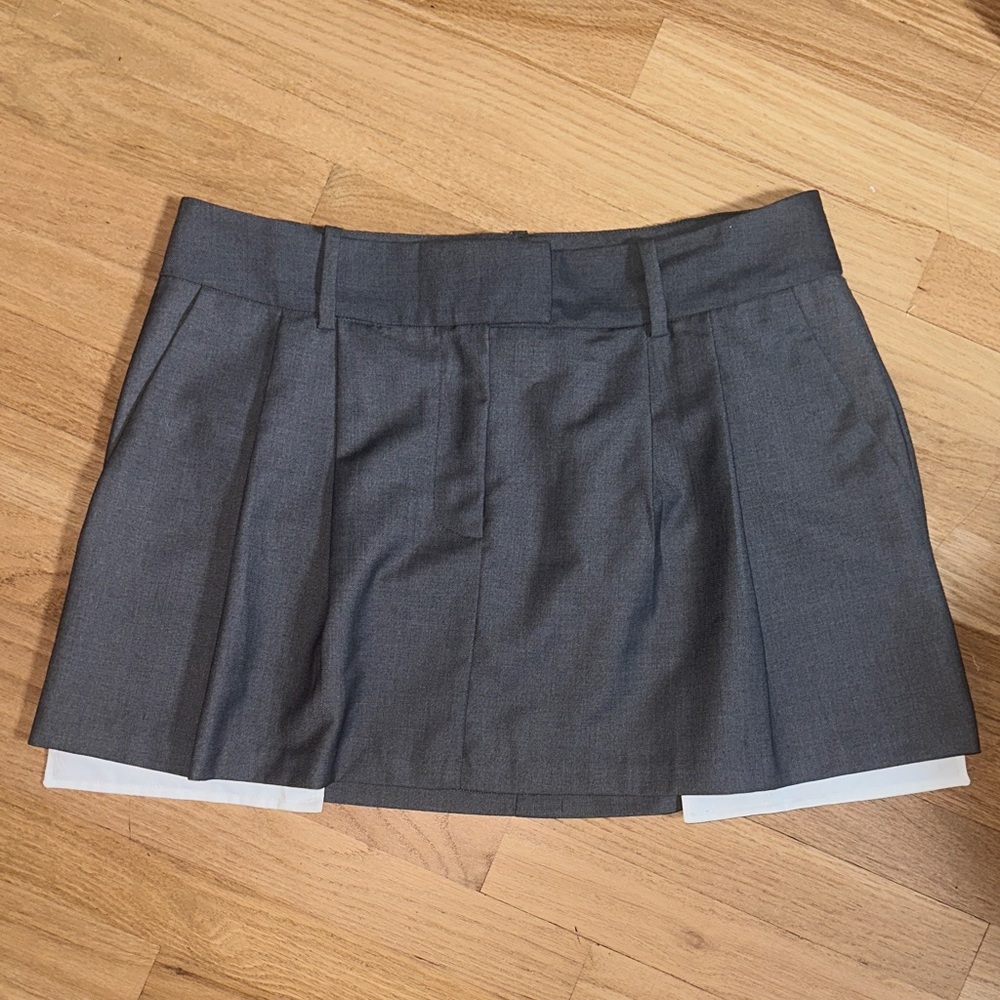 NWOT PLEATED SKIRT